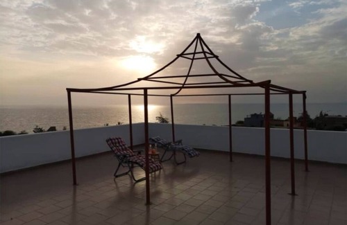 Toubab Dialao Villa | Spacious, airy and child-friendly holiday home with sea views