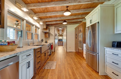 Crane Hill Cabin | Spacious Alabama Retreat - Deck, Grill & Fire Pit!