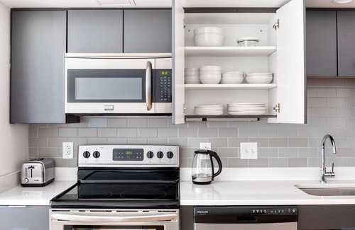 Allston Apartment | Spacious Allston Studio w/W/D & Gym, near Green Line, by Blueground