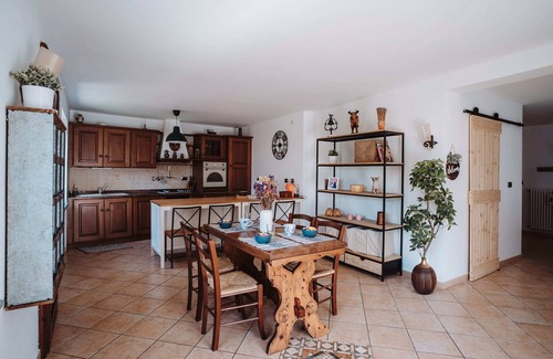 Roure Apartment | Spacious alpine house with panoramic terrace for large families or groups