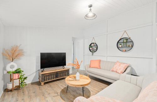 North Booval House | Spacious and Charming Queenslander in Ipswich