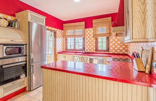 La Carlota House | Spacious and comfortable cottage in the village of La Carlota.