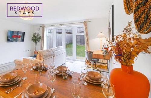 Sherborne St. John House | SPACIOUS AND COSY 3 BEDROOM 2 BATHROOM SERVICED HOUSE WITH FREE WiFi AND FREE PARKING FOR 2 CARS, NEXT TO BASINGSTOKE HOSPITAL AND PERFECT FOR BUSINESS STAYS, FAMILIES, RELOCATIONS, EXTENDED STAYS, AND EMERGENCY ACCOMMODATION by REDWOOD STAYS