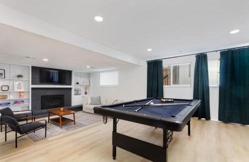 Ralston Valley House | Spacious and Cozy 5 Bed 3 Bath Vacation House W 2 King 3 Queen! Sleep 12! 15Min to Red Rocks