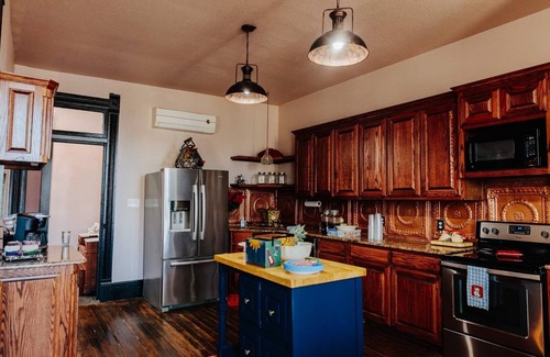 Hillsboro Condo | Spacious and Elegant Condo in Downtown Hillsboro