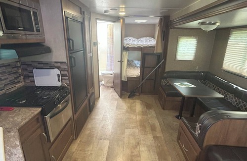 Fountain City House | Spacious and full stocked RV on the Mississippi River