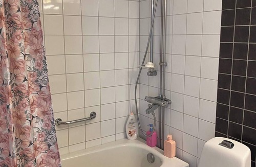 Liljeholmen - Hagersten Apartment | Spacious and Homely Apartment with Patio. Family friendly. Pets Allowed!
