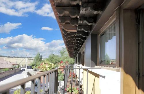 Cardenuela Riopico House | Spacious and Modern House in Cardeñuela Riopico