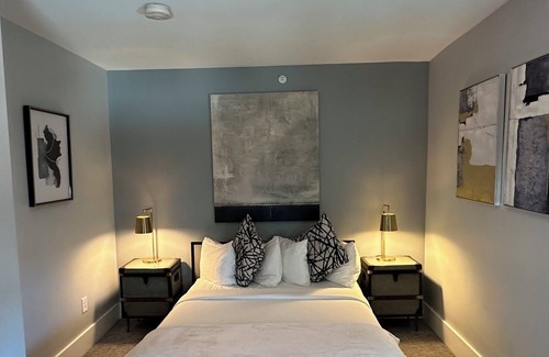 Historic Hill Hotel | Spacious and modern 1 Bed/1 Bath/Dog friendly with parking on Historic Pelham St.