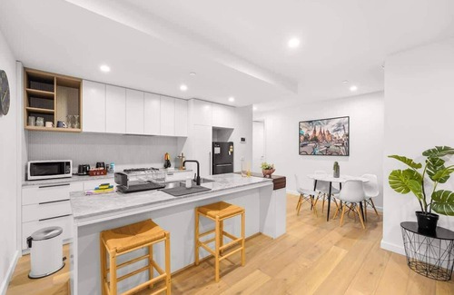Burwood Apartment | Spacious and Modern 2BR in Prime Location Burwood