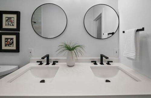 Walnut Hills House | Spacious and Modern 3BR near Downtown and Walnut Hills