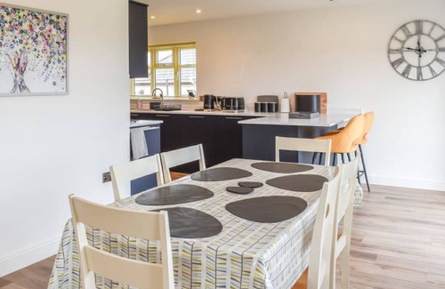 Cylch-Y-Garn House | Spacious and modern 4 bedroomed detached house with panoramic views