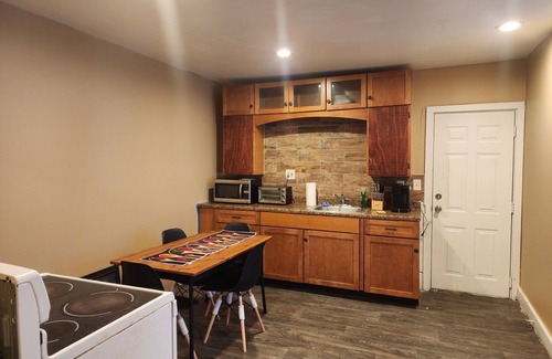 Meriden Apartment | SPACIOUS AND QUIET