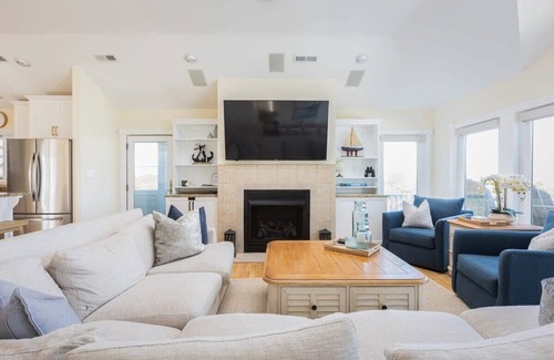 Ocean Sands House | Spacious and Relaxing, Beach Views, Elevator, Spa!