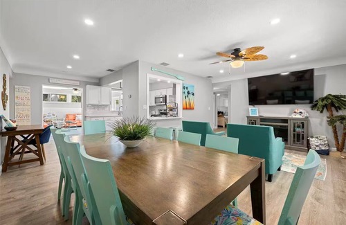 South Pinellas Community Council House | Spacious and Short Drive to Beach