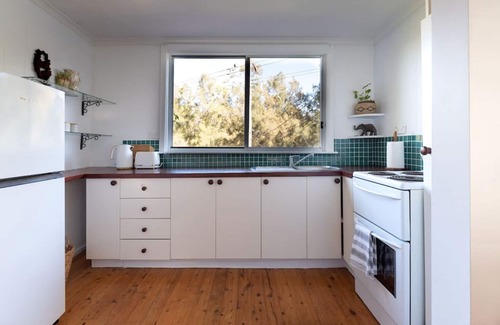 North Narrabeen Apartment | Spacious and Stylish Studio in Narrabeen