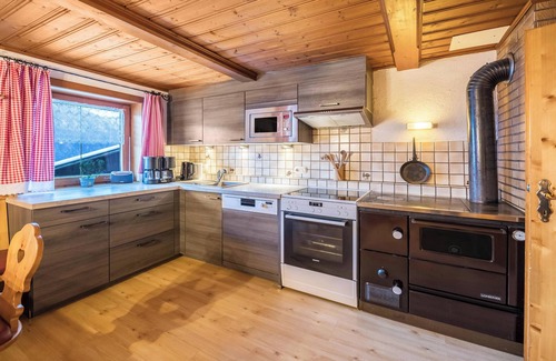 Hippach-Schwendberg Apartment | Spacious Apartment in Alpine Chalet Bergprinzessin with Mountain View