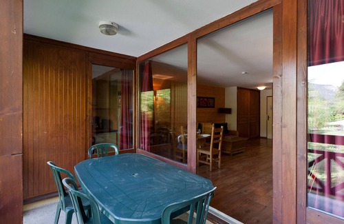 Brides-les-Bains Apartment | Spacious Apartment for 8 with Balcony, Parking, Ski Locker, and Wi-Fi in Brides-les-Bains