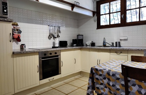 Moulis Apartment | Spacious apartment in a large house in Moulis