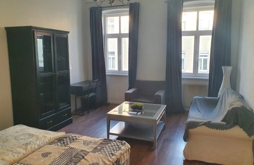 Hundsturm Apartment | Spacious Apartment Near the Center