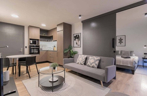 El Golf Apartment | Spacious apartment steps from Escuela Militar