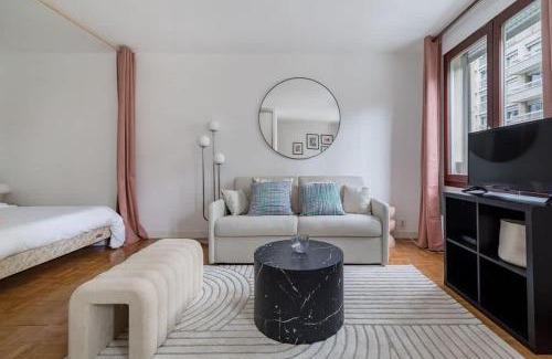 Gambetta Apartment | Spacious Apt 4PAX - Paris Courbevoie