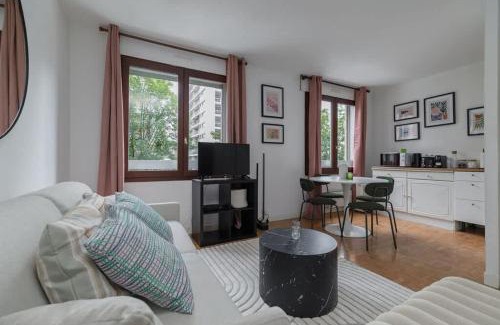 Gambetta Apartment | Spacious Apt 4PAX - Paris Courbevoie