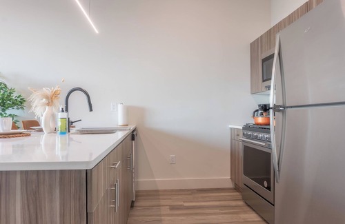 East Orange Apartment | Spacious APT, Near NYC+Airport, Sleep Big Groups