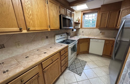 Winston - Salem Apartment | Spacious Ardmore Garden Apartment