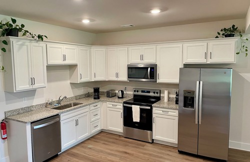 Central House | Spacious Basement Suite with full Kitchen 4 Miles to CU