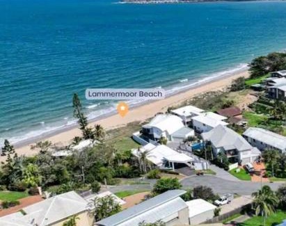 Lammermoor House | Spacious Beach Apartment Yeppoon - ARay at Cooee Bay - Apt B