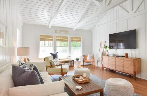 East Falmouth House | Spacious Beach House 6 Min Walk to Beach