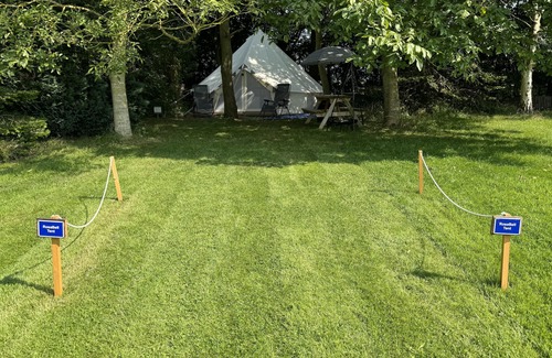 Grantham RV Rental | Spacious Bell Tent at Herigerbi Park, Lincolnshire