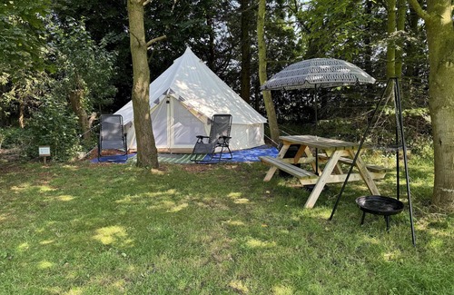 Grantham RV Rental | Spacious Bell Tent at Herigerbi Park, Lincolnshire