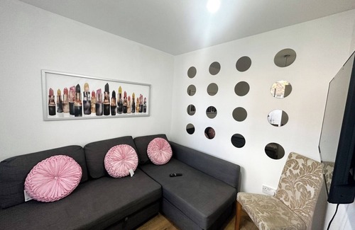 Tooting House | Spacious big house with a lovely patio, perfect for relaxing in Tooting