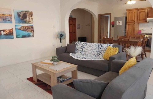 Marsaxlokk Apartment | Spacious & Bright - Nr41 Holiday Apartment - Malta South Coast