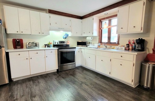 Spring Brook House | Spacious Buffalo Home Near Niagara Falls/Bills Stadium