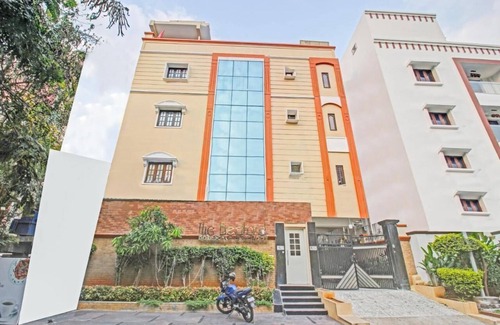 Banjara Hills House | Spacious building with 9 bedrooms and WiFi, AC in welcoming Hyderabad