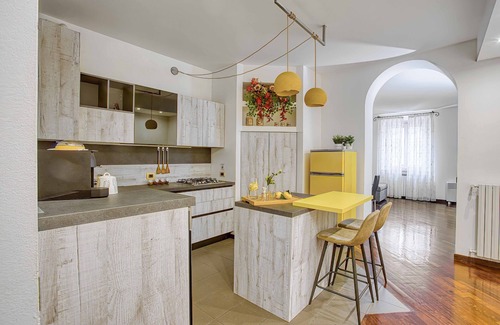 Tricolore Apartment | Spacious central flat for 4 guests