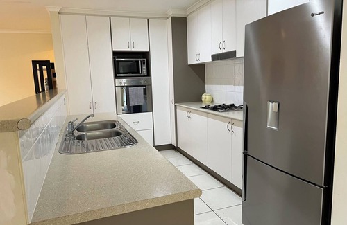 McKellar House | Spacious cheerful and comfortable family home