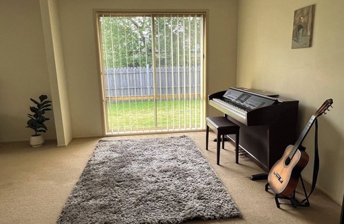 McKellar House | Spacious cheerful and comfortable family home