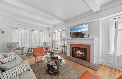 Mid City House | Spacious Chic 5 Bedroom Perfect for Large Group With parking