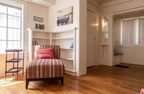 Mid City House | Spacious Chic 5 Bedroom Perfect for Large Group With parking