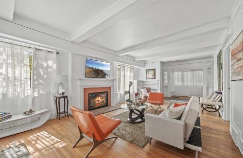 Mid City House | Spacious Chic 5 Bedroom Perfect for Large Group With parking