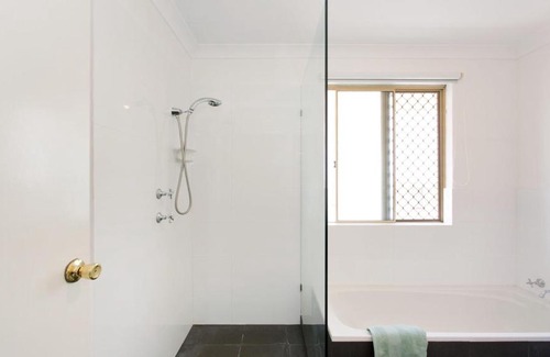 Victoria Park Villa | Spacious City Townhouse close to Burswood