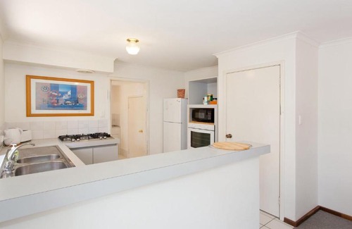Victoria Park Villa | Spacious City Townhouse close to Burswood