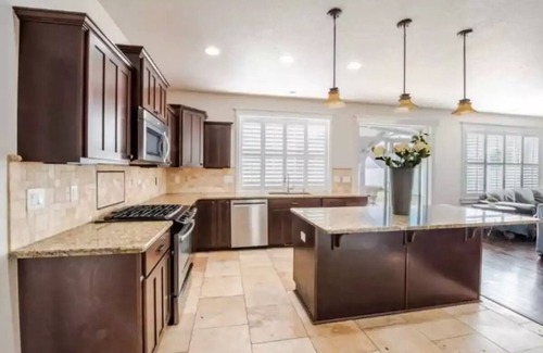 Post Falls House | Spacious Clean Open Beautiful Executive Home w/Tesla Charger