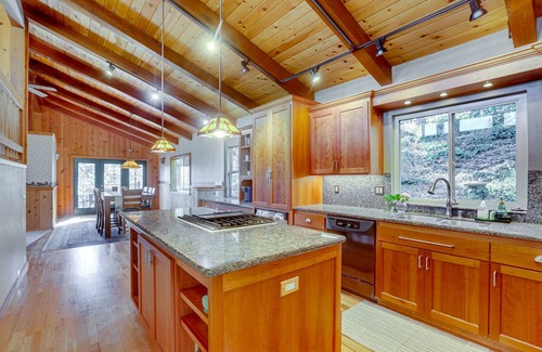 Iowa Hill Cabin | Spacious Colfax Cabin Near Rollins Lake