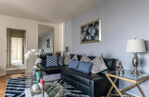La Brea Apartment | Spacious Condo with stellar Views near the Grove