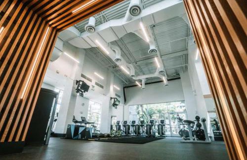 La Brea Apartment | Spacious Condo with stellar Views near the Grove